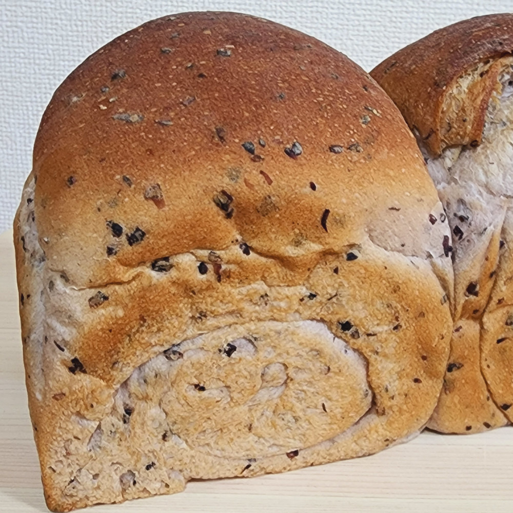 黒米粉で作った米粉パン